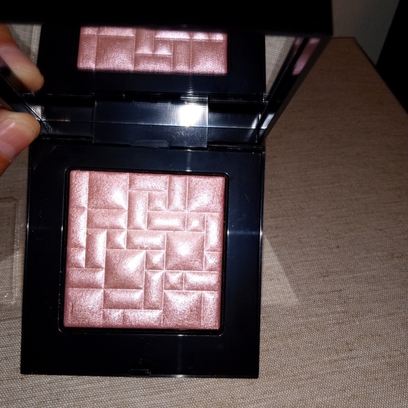 Bobbi Brown Highlighting Powder in Opal Glow (limited edition shade) Full Size - Picture 1 of 5